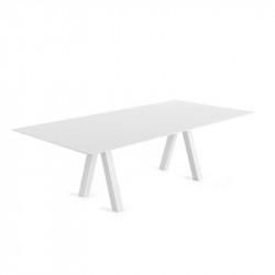 Trestle square outdoor design table by Viccarbe - white colour | Aiure