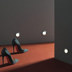 Step, Arkoslight floor beacon and shoes on the floor | Aiure