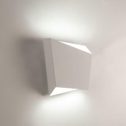White wall light on Asimetric by Mantra | Aiure