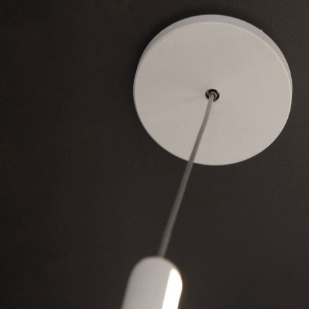 Detail of the upper part of the Mantra Vertical suspended lamp | Aiure
