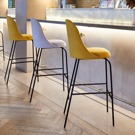 Aleta high bar stool by Viccarbe in mustard and off-white colour in a bar | Aiure