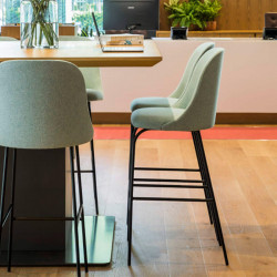 Aleta high bar stool by Viccarbe in mint colour in a living room| Aiure