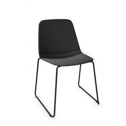 Sled base chair Maarten Plastic by Viccarbe, black colour and black base | Aiure