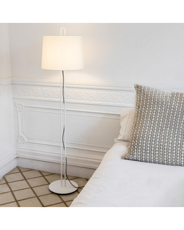 Montreal living room floor lamp in a living room | Aiure