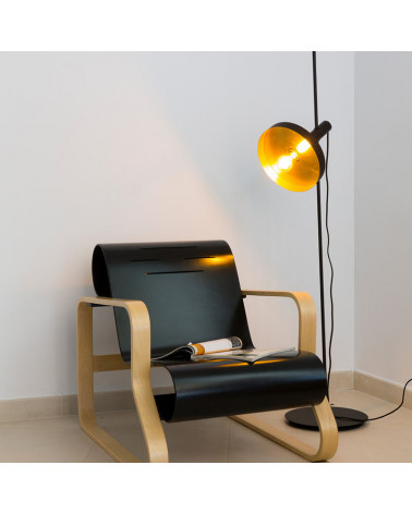 Whizz floor lamp in a living room | Aiure
