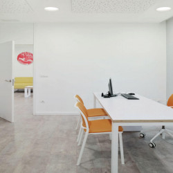 Deep 22W, elegant downlight LED de Arkoslight en oficina | Aiure