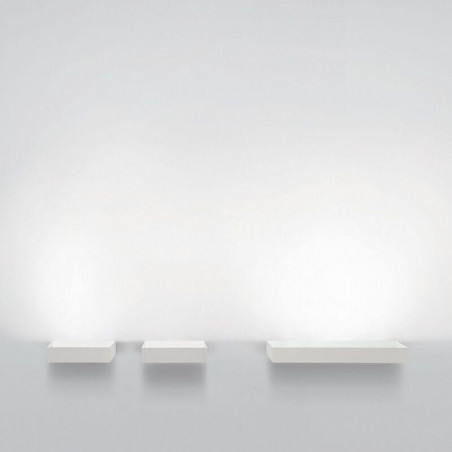Perspective of 3 white LED wall lights Rec by Arkoslight | Aiure