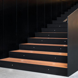 Arkoslight step placed on stairs | Aiure