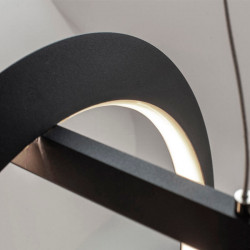 Close-up of the black Kitesurf lamp by Mantra | Aiure