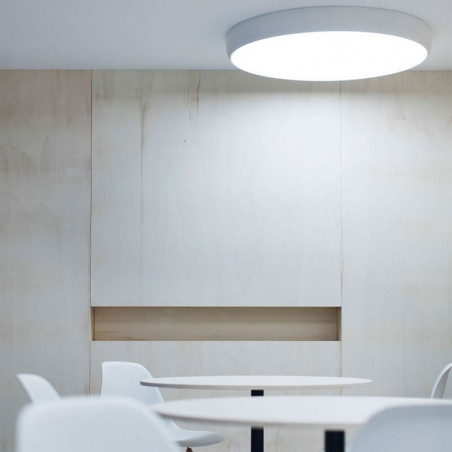 White ceiling lamps Drum by Arkoslight over a table | Aiure