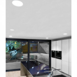 Downlight LED Lex Eco Asymmetric encendido en el techo de una cocina - Arkoslight | Aiure