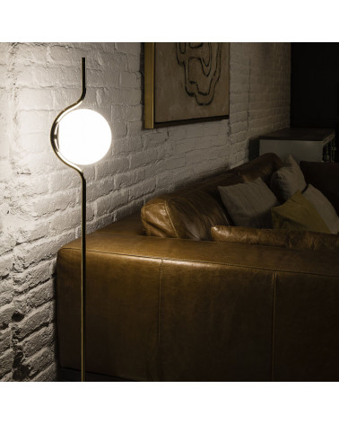 Lámpara pie de salón dimable LE VITA LED en un salón | Aiure