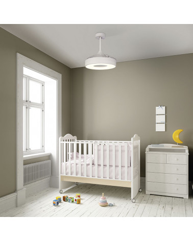 Ventilador plafón LED con aspas desplegables Coin Mini en una habitación infantil | Aiure