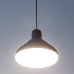 Lámpara de techo colgante negra encendida de Mantra | Aiure