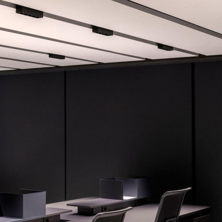 Plafones Black Foster Surface de Arkoslight instalados en oficina | Aiure