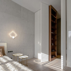 Apliques LED blanco de la serie Boutique de Mantra en una habitación | Aiure