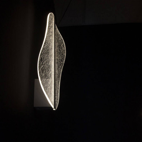Aplique LED interior de diseño Bianca de Mantra brillando en la oscuridad | Aiure