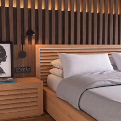 Aplique de interior LED minimalista Goa de Mantra negro encendido en una habitación| Aiure