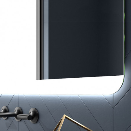 Espejo LED de diseño rectangular Bora de Eurobath en un cuarto de baño primer plano| Aiure