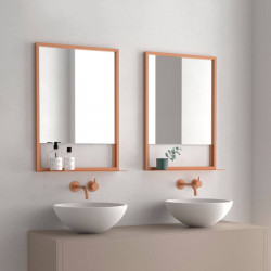 Espejo con repisa Adelaida de Eurobath en un cuarto de baño| Aiure