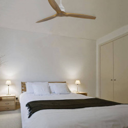Ventilador de techo Alo sin luz blanco de Faro Barcelona en un dormitorio | Aiure