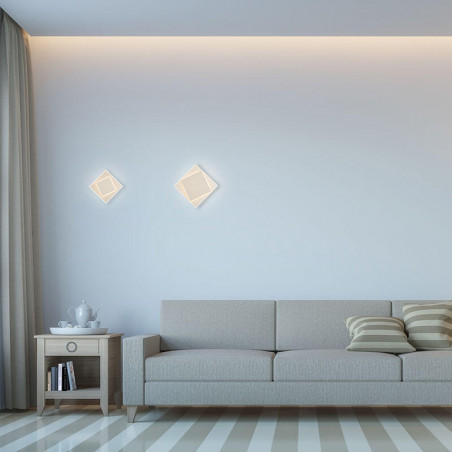 Apliques de pared efecto plano Dakla de Mantra blancos pequeño y mediano en un salón| Aiure
