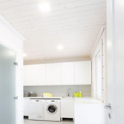 Downlight LED Quad d'Arkoslight encastré dans le plafond d'une cuisine | Aiure