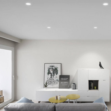 Downlight LED Pointer d'Arkoslight encastré dans le plafond d'un salon | Aiure