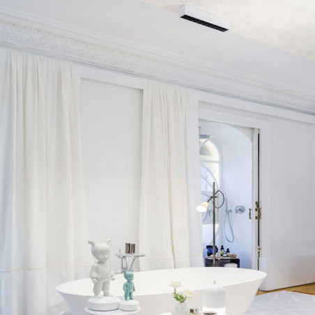Un plafonnier Black Foster Surface blanc d'Arkoslight dans une salle de bain | Aiure