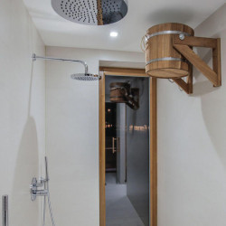 LED Win downlight installé dans une salle de bain Arkoslight | Aiure