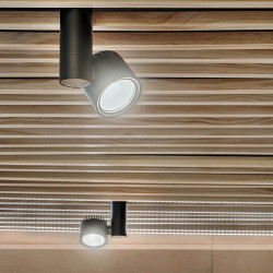 Zen Tube Surface LED Spot noir par Arkoslight illuminé | Aiure