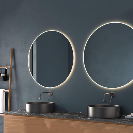 Miroir mural rond à LED Caledonia de Eurobath dans une salle de bain | Aiure