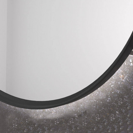 Miroir rond à LED avec cadre Bequia de Eurobath dans une salle de bain gros plan | Aiure