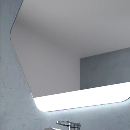 Miroir hexagonal LED Turks d'Eurobath dans une salle de bain gros plan| Aiure