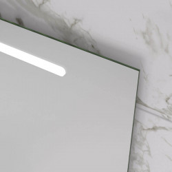 Miroir de salle de bains avec éclairage LED Saona d'Eurobath dans une salle de bain gros plan| Aiure
