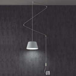 Lampe suspendue enfichable Sento d'Ole by FM blanche branchée sur le mur| Aiure