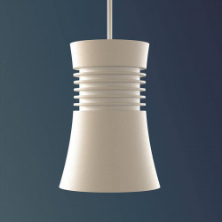 Lampe suspendue design Pagoda de Mantra blanche sur un fond bleu| Aiure