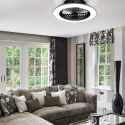 Ventilateur Alisio noir de Mantra installé dans le salon | AiureDeco