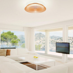 Ventilateur de plafond en bois Himalaya installé dans le salon intérieur Mantra | AiureDeco